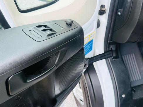 Used 2022 RAM ProMaster 2500 w/ Convenience Group FWD image 17