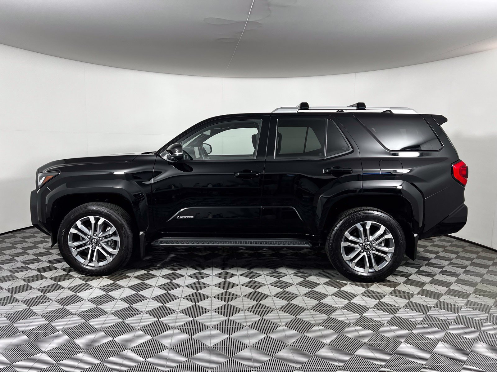 Used 2025 Toyota 4Runner Limited AWD/4WD image 6