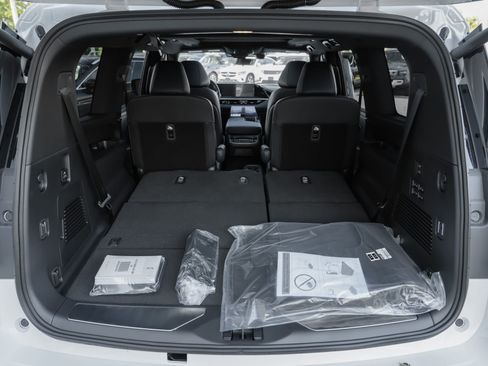 New 2026 INFINITI QX80 4WD w/ Sport Exterior Package image 32