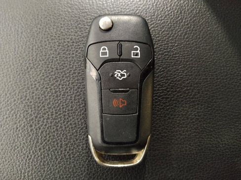 Used 2015 Ford Fusion SE w/ Equipment Group 202A FWD image 32