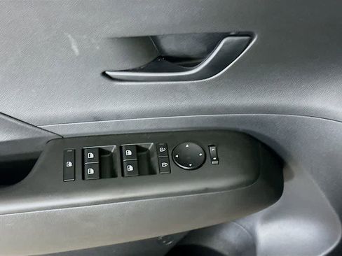 Used 2025 Hyundai Kona SEL FWD image 30