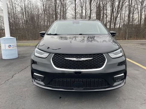 Used 2024 Chrysler Pacifica Touring-L FWD image 30