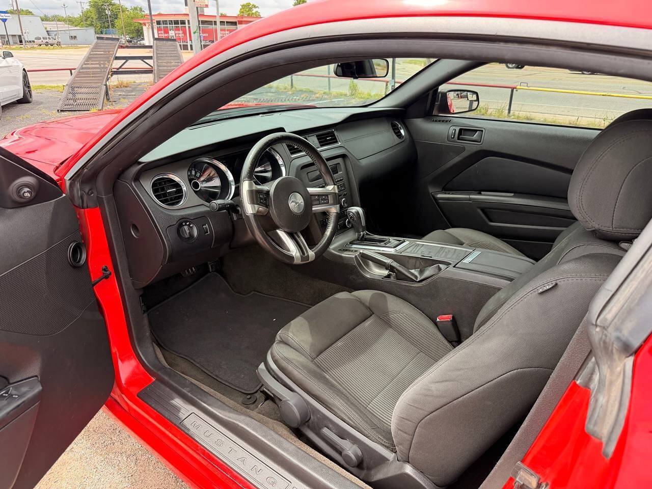 Used 2014 Ford Mustang Coupe RWD image 10