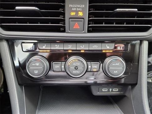 Certified 2023 Volkswagen Jetta SE image 20