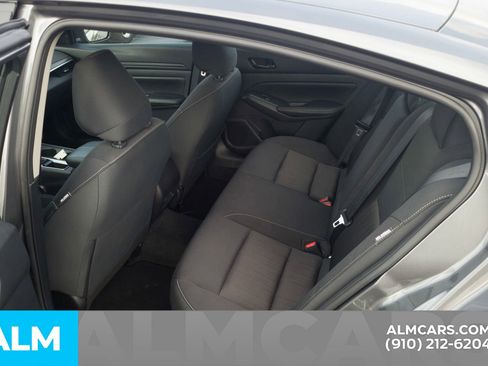 Used 2025 Nissan Altima 2.5 SV image 17