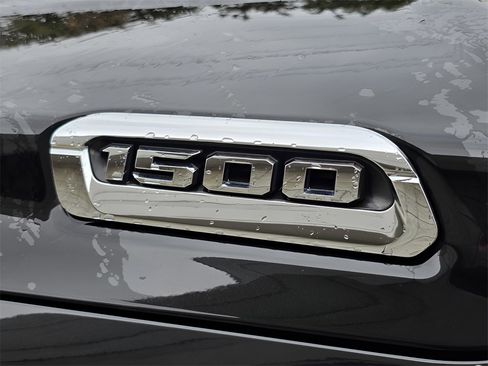 Used 2019 RAM 1500 Laramie image 31