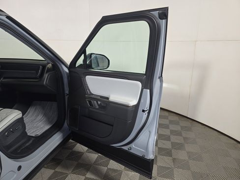 Used 2023 Rivian R1S Launch Edition image 18