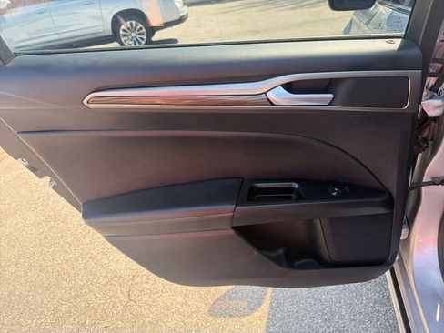 Used 2017 Ford Fusion SE w/ Equipment Group 202A image 24