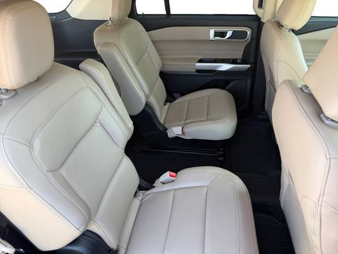 Used 2022 Ford Explorer XLT w/ Equipment Group 202A RWD image 17