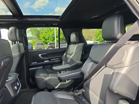 Used 2025 Ford Expedition Platinum w/ Stealth Performance Package AWD/4WD image 14