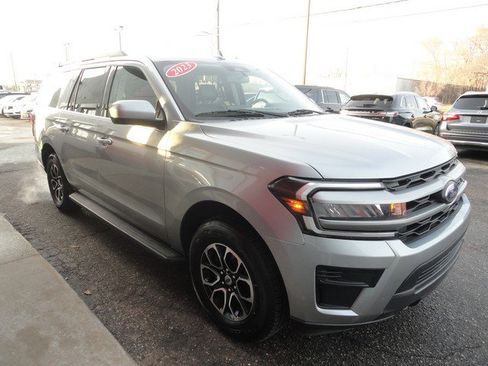 Used 2023 Ford Expedition Max XLT image 4