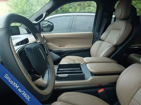Used 2025 Lincoln Navigator Black Label AWD/4WD image 13