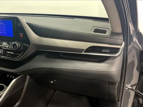 Used 2023 Toyota Highlander L image 19