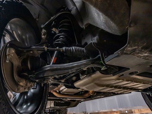 Used 2024 GMC Yukon XL Denali image 13