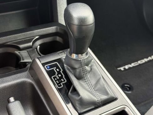 Used 2023 Toyota Tacoma SR5 w/ Technology Package image 28