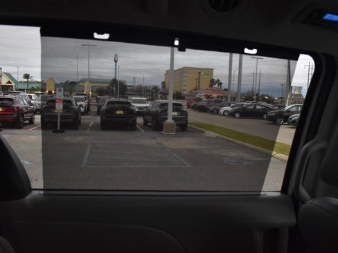 Used 2020 Toyota Sienna XLE image 36