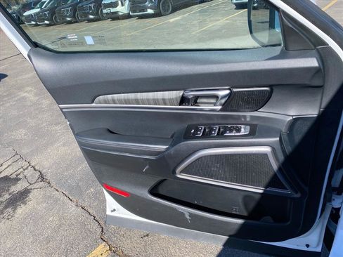 Used 2024 Kia Telluride EX w/ EX Captain's Chair Package image 24