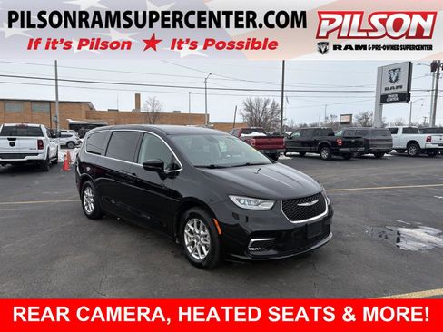 Used 2024 Chrysler Pacifica Touring-L image 1