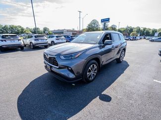 Used 2023 Toyota Highlander XLE video 3