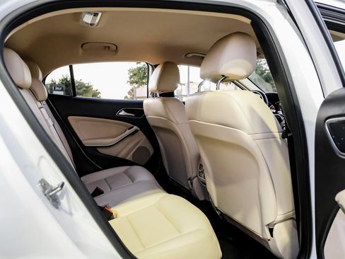 Used 2019 Mercedes-Benz GLA 250 w/ Convenience Package image 38