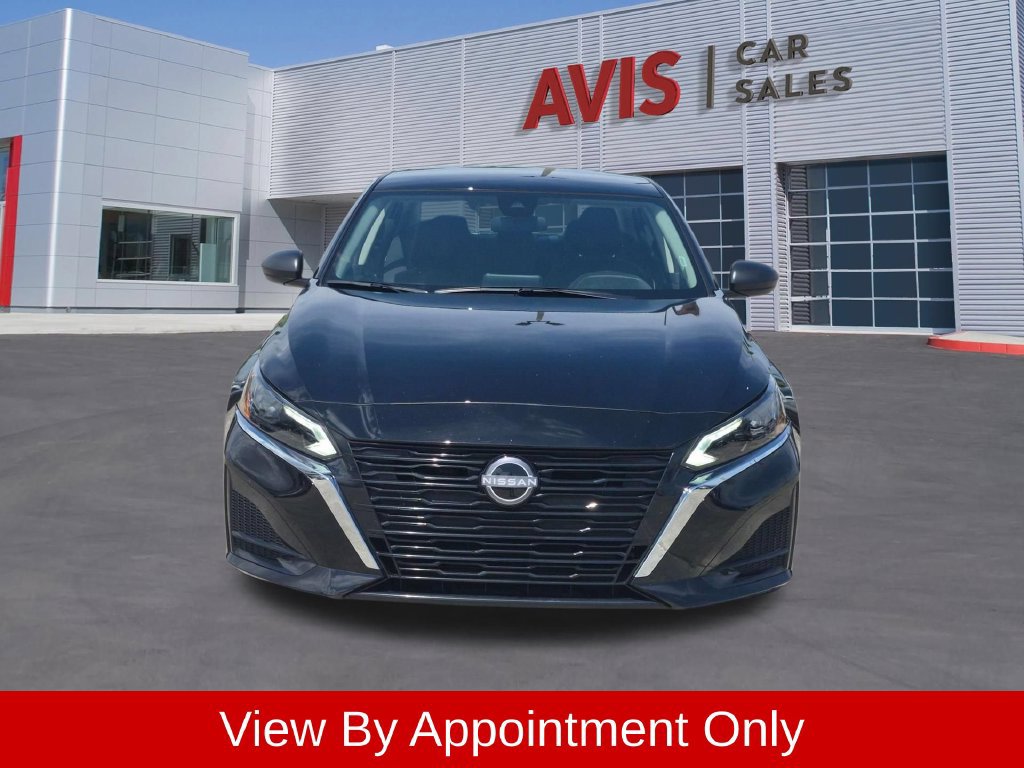 Used 2025 Nissan Altima 2.5 SV FWD image 2