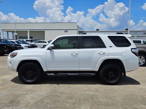 Used 2022 Toyota 4Runner SR5 Premium w/ Moonroof Package RWD image 9