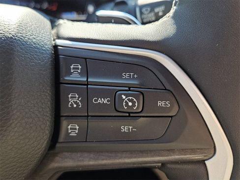 Used 2024 Jeep Grand Cherokee Limited w/ Luxury Tech Group II image 23