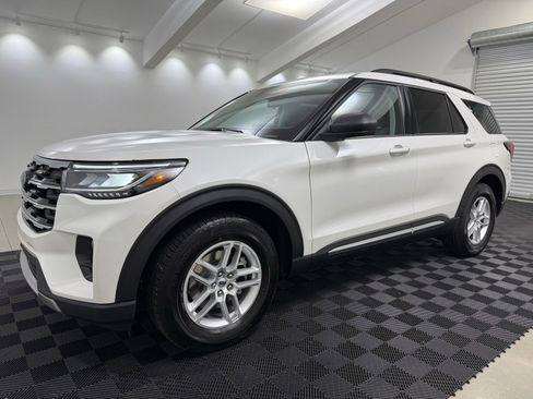 New 2025 Ford Explorer Active w/ Active Comfort Package image 3