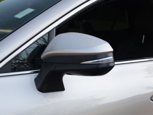 Used 2022 Toyota Venza XLE AWD/4WD image 18