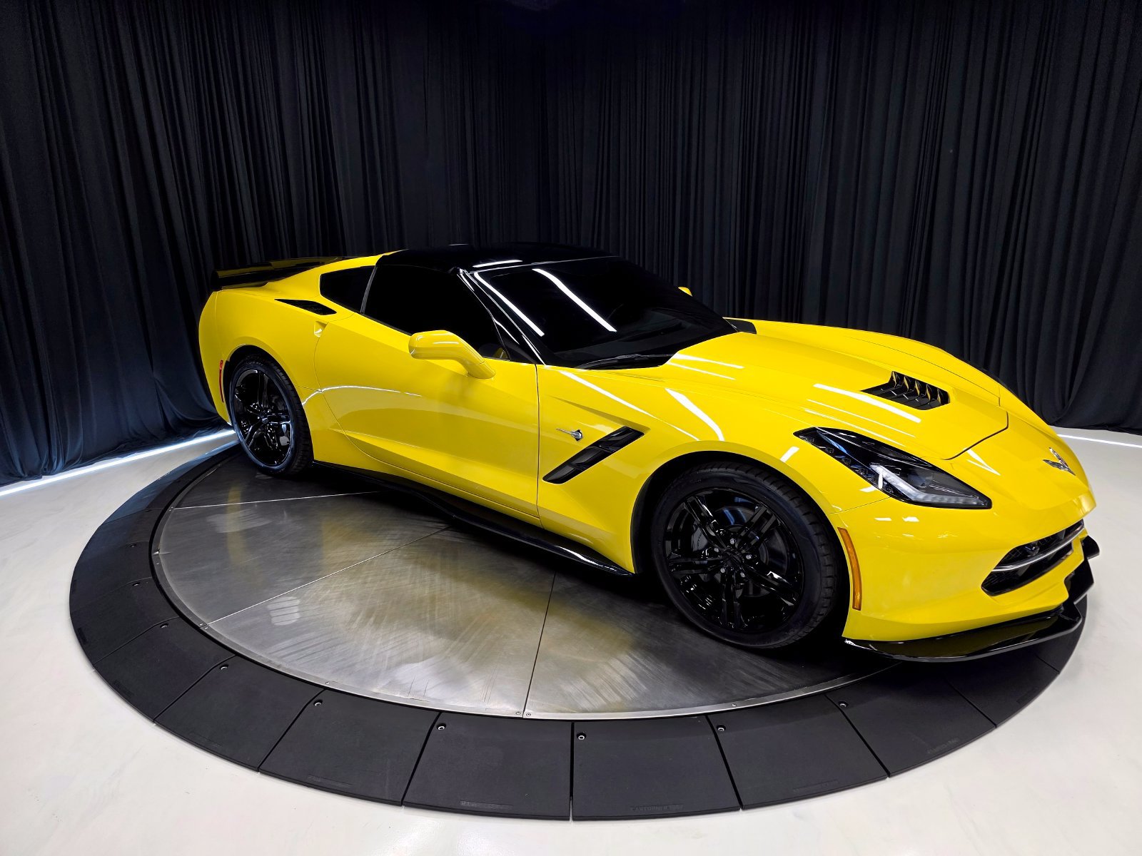 Used 2016 Chevrolet Corvette Stingray Coupe w/ 3LT Preferred Equipment Group RWD image 15