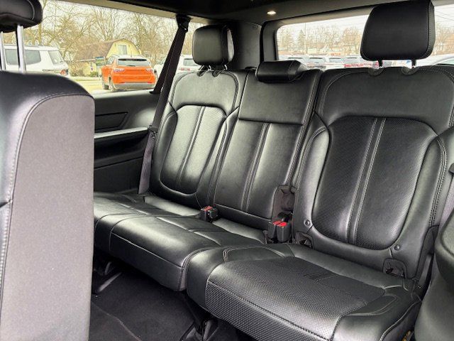 Used 2024 Jeep Wagoneer L Series II w/ Flexible Seating Group AWD/4WD image 10