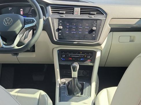 Certified 2023 Volkswagen Tiguan SE FWD image 5