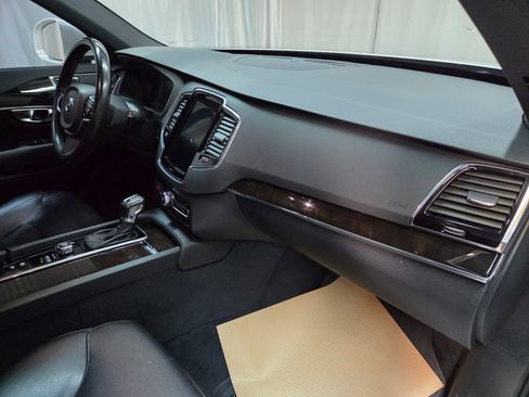 Used 2018 Volvo XC90 T6 Momentum w/ Convenience Package image 19