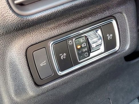 Certified 2023 Lincoln Corsair AWD image 11