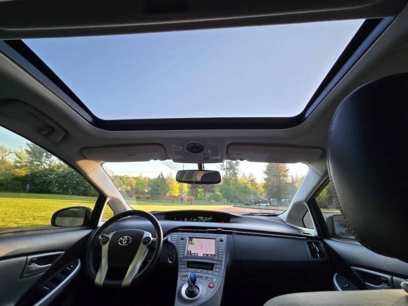 Used 2012 Toyota Prius Four w/ Deluxe Solar Roof Pkg FWD image 18