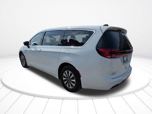 Used 2024 Chrysler Pacifica Limited FWD image 6
