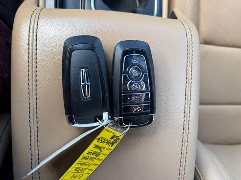 Used 2023 Lincoln Corsair Reserve AWD/4WD image 32