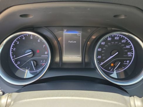 Used 2020 Toyota Camry SE FWD image 21