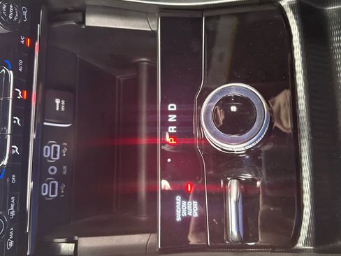 Used 2024 Jeep Grand Cherokee Limited w/ MOPAR Finishing Package image 24