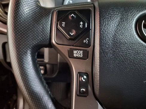 Used 2017 Toyota Tacoma TRD Sport image 23