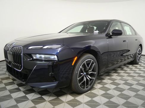 New 2026 BMW 760i xDrive w/ Luxury Rear Seating Package AWD/4WD image 7