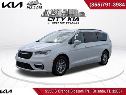 Used 2022 Chrysler Pacifica Touring-L w/ Uconnect Theater Family Group