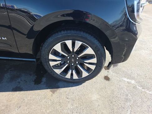 Certified 2025 Ford Expedition Platinum w/ Driver's Package image 5