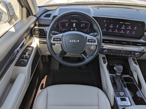 Used 2025 Kia Telluride S image 13