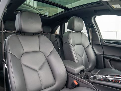 Used 2025 Porsche Macan image 27