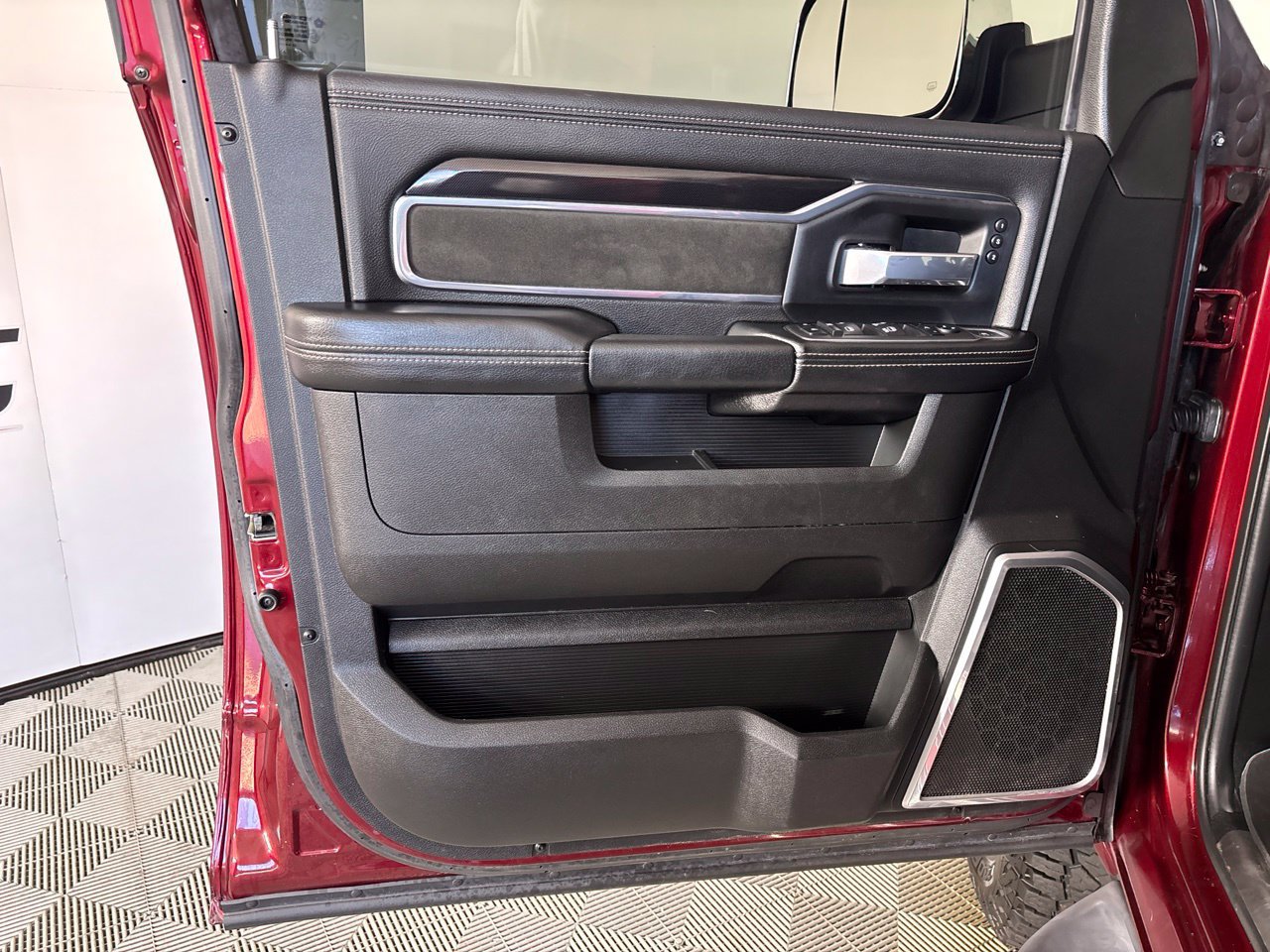 Used 2022 RAM 2500 Laramie AWD/4WD image 7