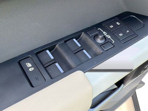 Used 2024 Land Rover Defender 110 S image 22