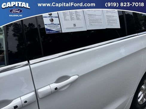 Used 2024 Chrysler Pacifica Touring-L FWD image 17