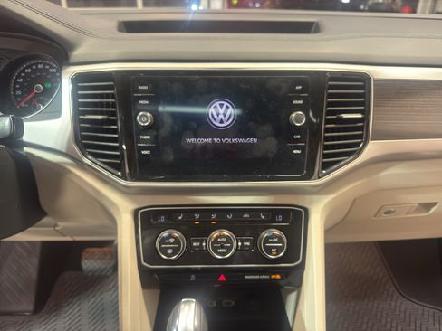 Used 2018 Volkswagen Atlas SEL AWD/4WD image 18