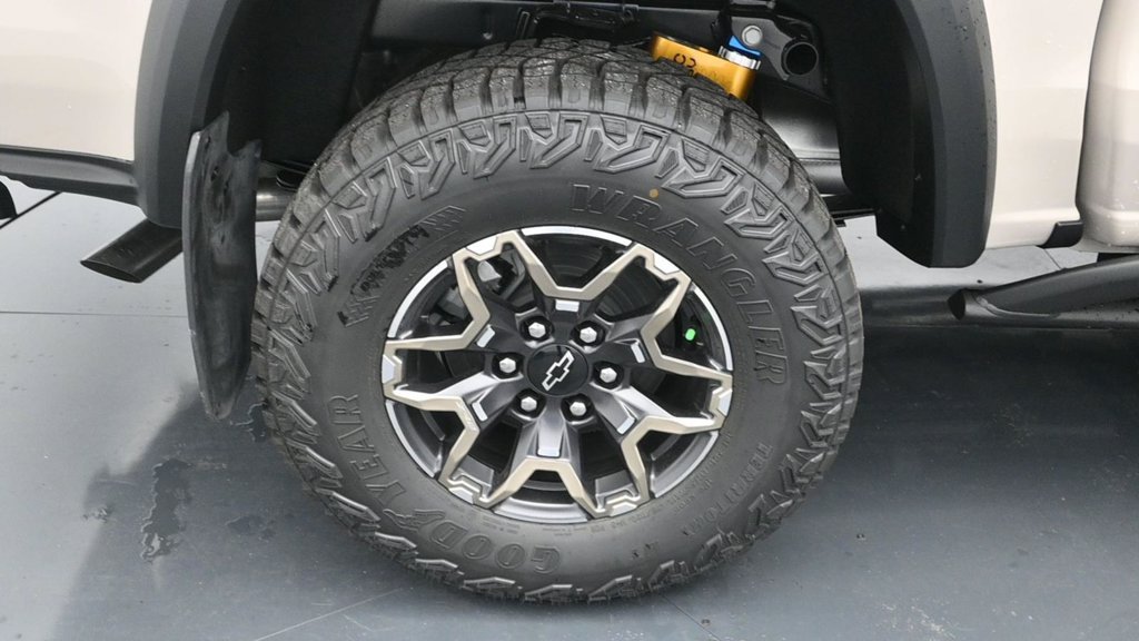 New 2026 Chevrolet Colorado ZR2 w/ Technology Package AWD/4WD image 16